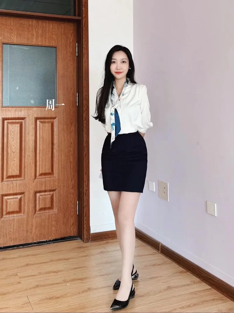 《27岁女教师 日常一幕 第1章》官方中文版：细腻叙事与沉浸体验的完美融合