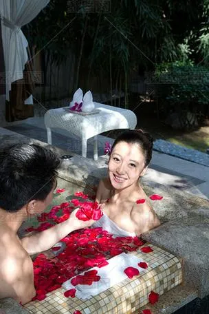 《夫妻交换温泉旅行~邻居夫妇让我的妻子很困扰》汉化中文版