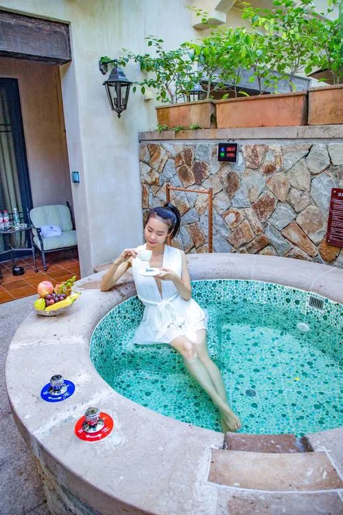 《夫妻交换温泉旅行~邻居夫妇让我的妻子很困扰》汉化中文版