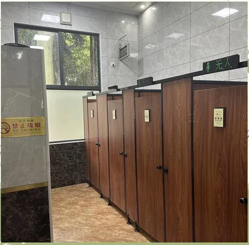 夏日小公园的厕所里v2.2安卓直装版发布：解谜SLG新体验+配置需求详解